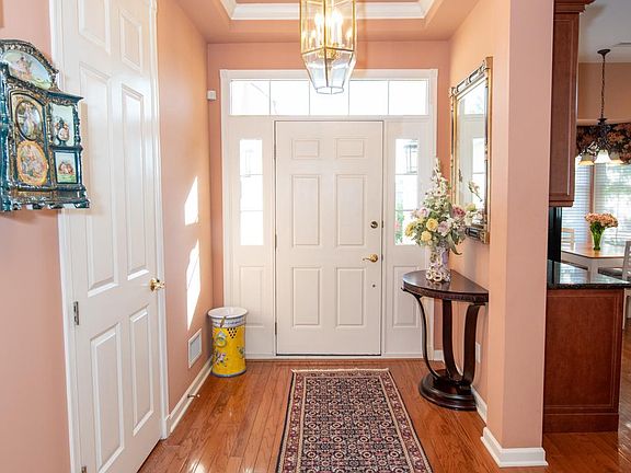 3rd image of 102 Keenan Ln