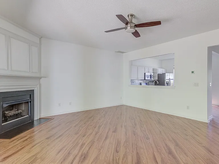 306 Orchard Park Dr — Photo 11