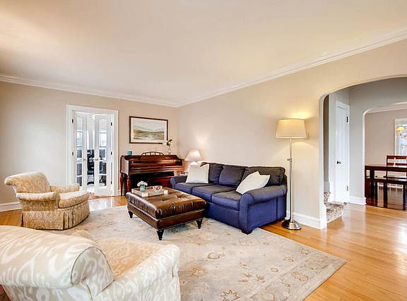 3rd image of 684 Pleasant Ave