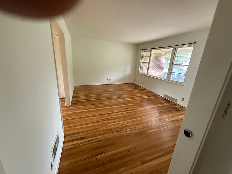 1027 N Lightner St — Photo 3