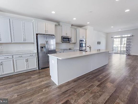 5th image of 8812 Englewood Farms Dr