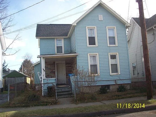 210 La France St photo 1