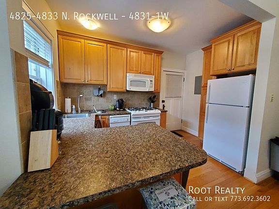 2nd image of 4825-4833 N Rockwell St #4831-1W