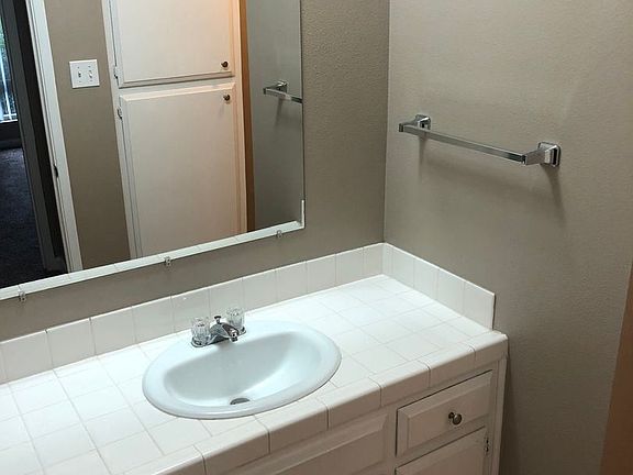 5th image of 915 Johnfer Way #6