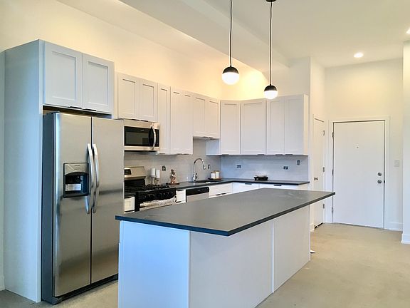 3rd image of 4601 N Paulina St #303