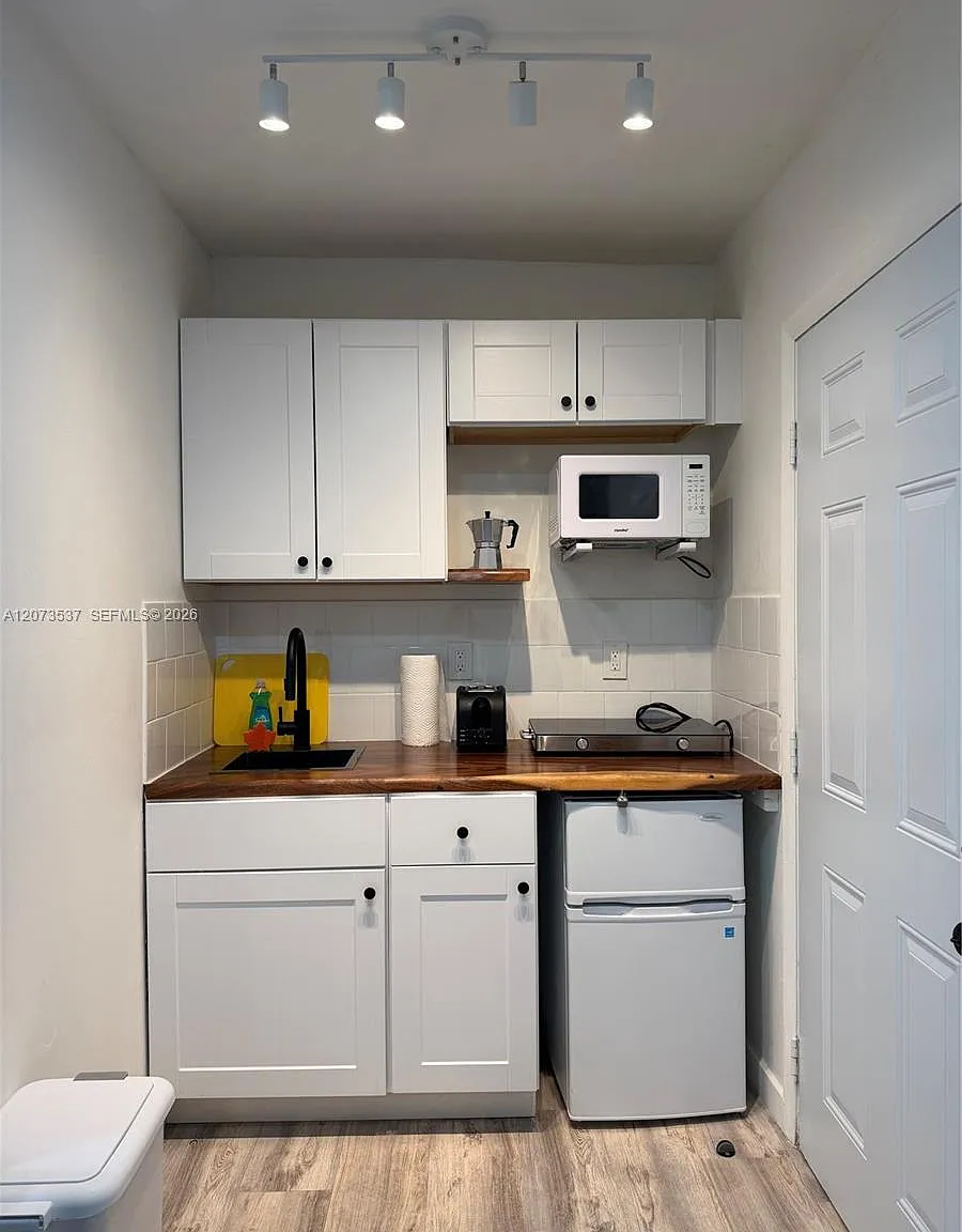 Studio, 1.0 bath, 600 sqft, $1,600 — Photo 4