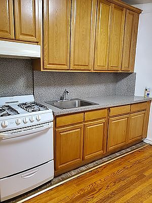 5th image of 4130 46th St APT 1R