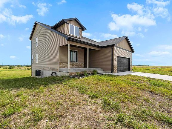 2nd image of 5761 Wall St