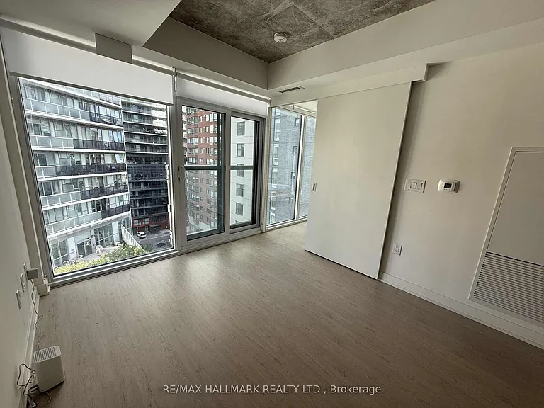 65 Mutual St #908 — Photo 8