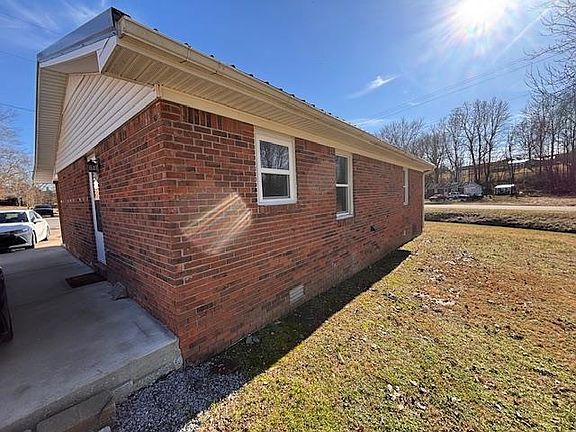 5th image of 672 Joyce Ave