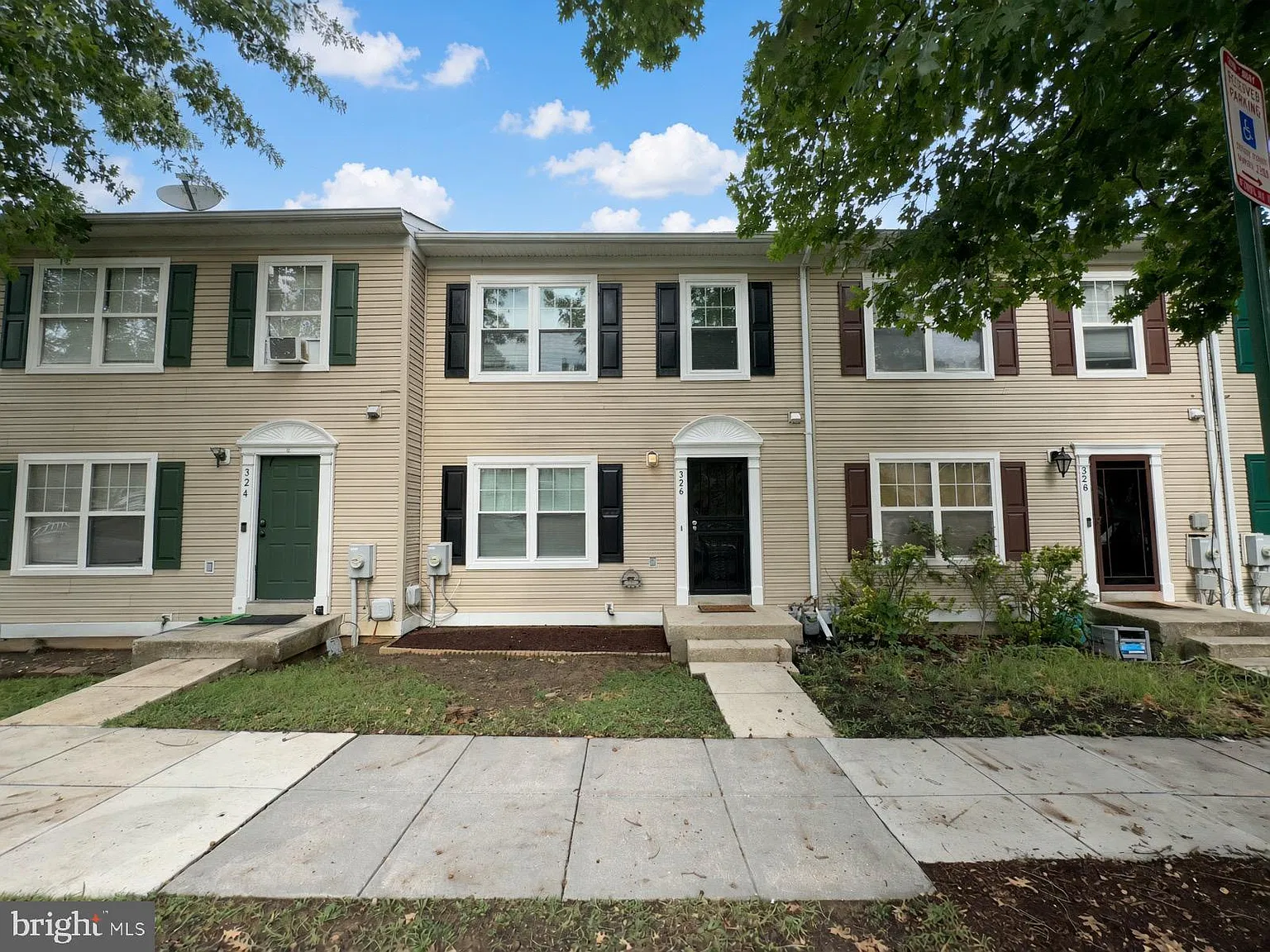 4 bed, 2.5 bath, 1216 sqft, $2,700 — Photo 2