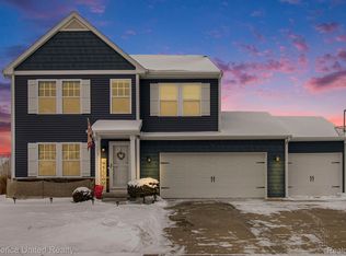 3725 Amber Oaks Dr, Howell, MI 48855