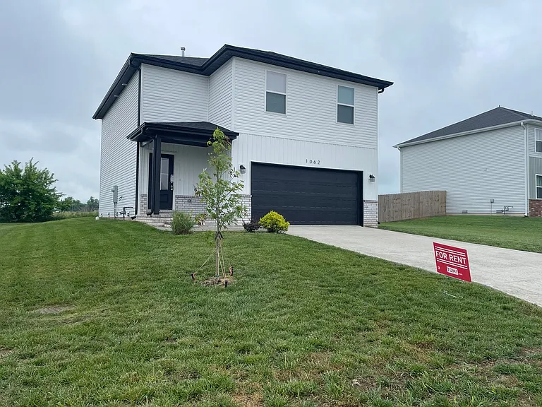 1062 W Holly St — Photo 1