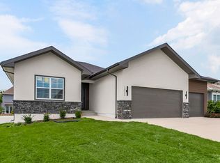 16488 S Stagecoach Dr, Olathe, KS 66062