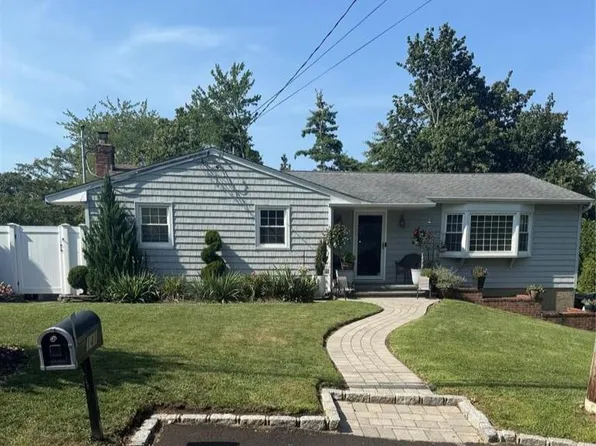 141 Iroquois Street, Ronkonkoma, NY 11779