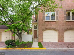 5802 Linden Square Ct #40, Rockville, MD 20852