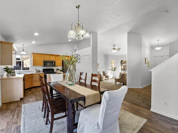 2495 N Marburg Ave, Meridian, ID 83646