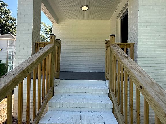 5th image of 814 N Greenwood St