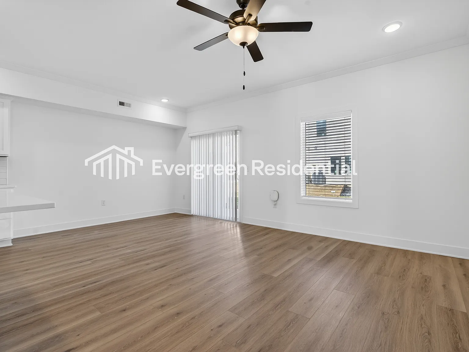 3 bed, 2.5 bath, 1308 sqft, $1,995 — Photo 3