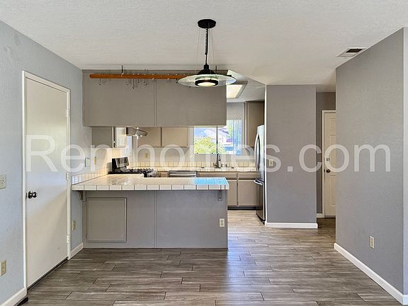 5th image of 2735 Mercury Dr