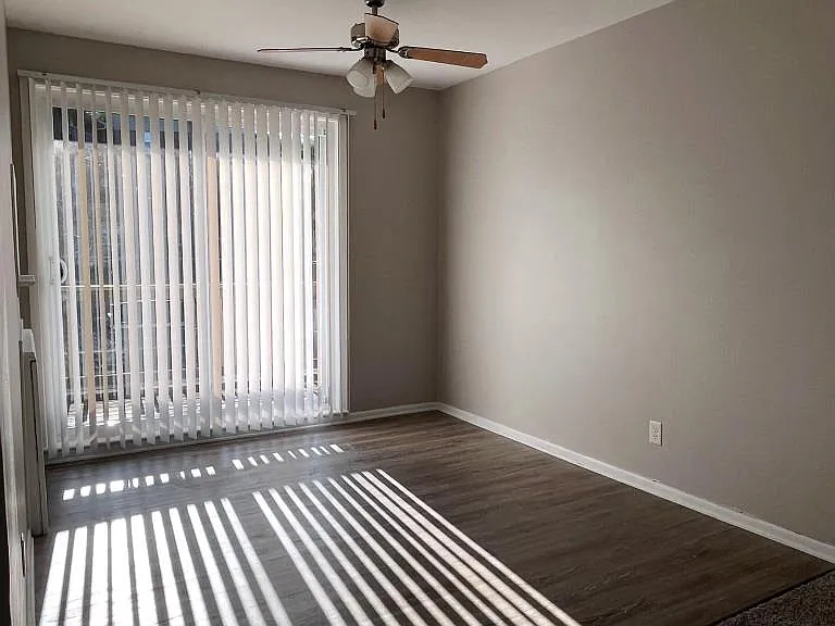 Riverhill Apartments — Photo 36