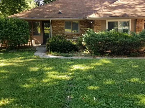 9221 Indian Hills Dr, Clive, IA 50325