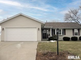 221 Justice Dr, East Peoria, IL 61611