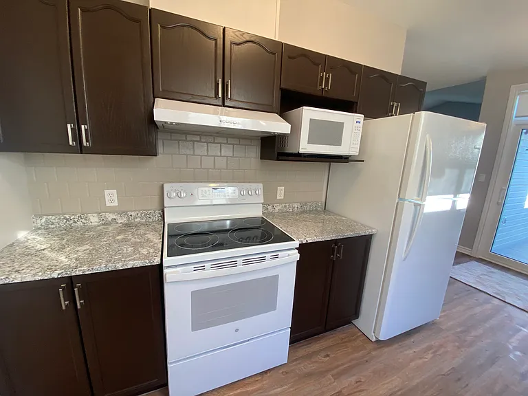 1228 Cyprus Rd — Photo 4