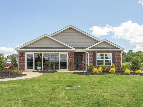 135 Big Laurel Dr, Mocksville, NC 27028