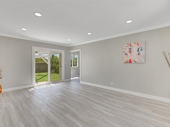 3rd image of 2464 Lyndale Ave