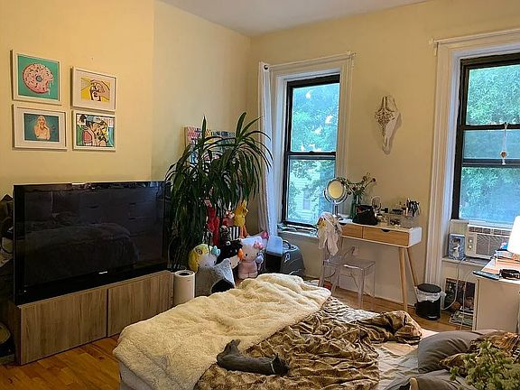 3rd image of 1240 Putnam Ave #3