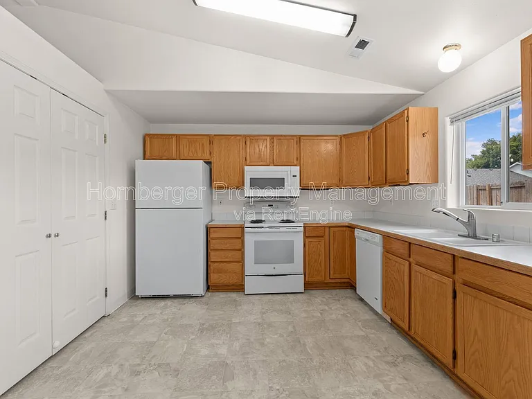 12714 W 9th Ave — Photo 7