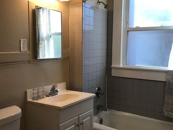 2nd image of 30 Fairfield St APT 2R