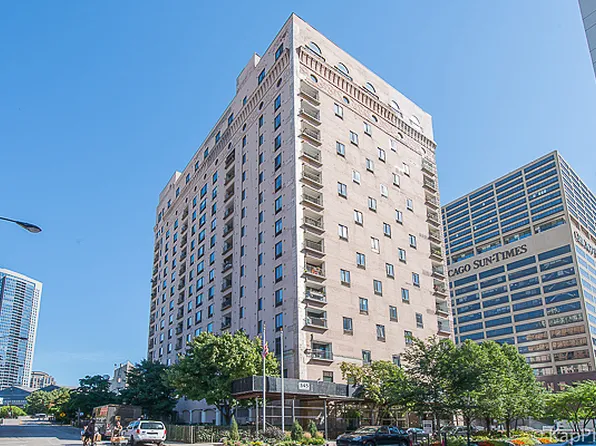 345 N Canal St APT 404, Chicago, IL 60606