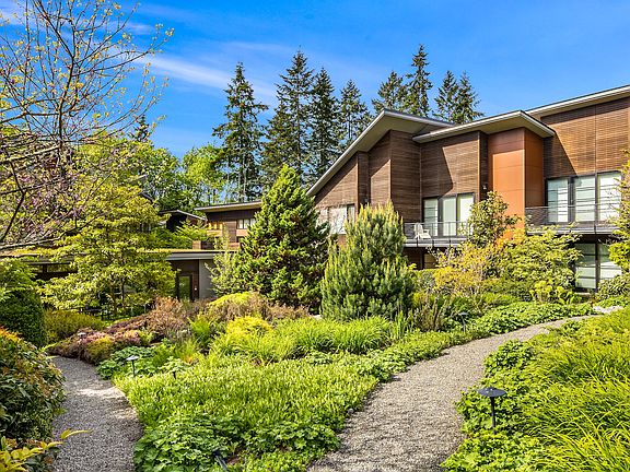3rd image of 998 NE Vineyard Ln Ste J201