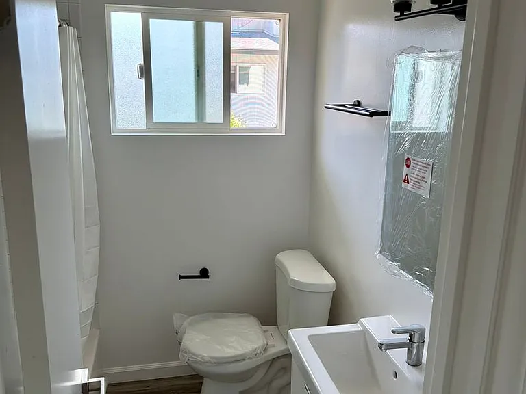 4959 Romaine St — Photo 17