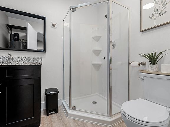 5th image of 5251 Lanette St Room 5