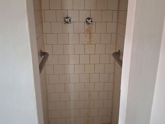 4th image of 39 Riverside Ln