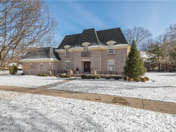 1315 Queen Annes Gate, Westlake, OH 44145
