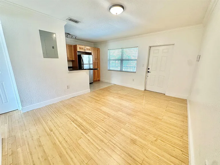 660 NE 11th Ave #202 — Photo 4