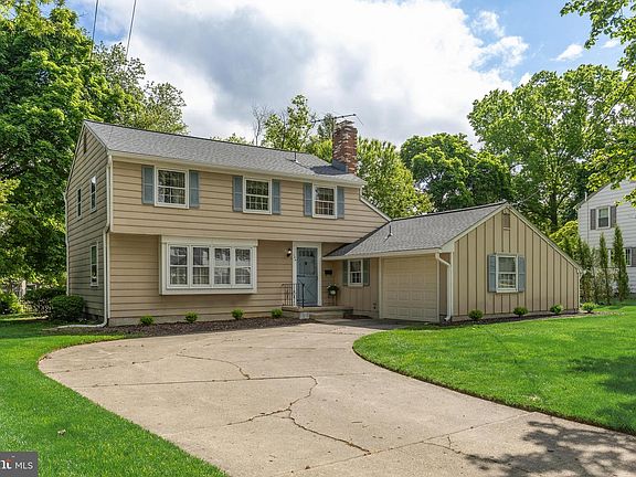 2nd image of 104 Nantucket Dr