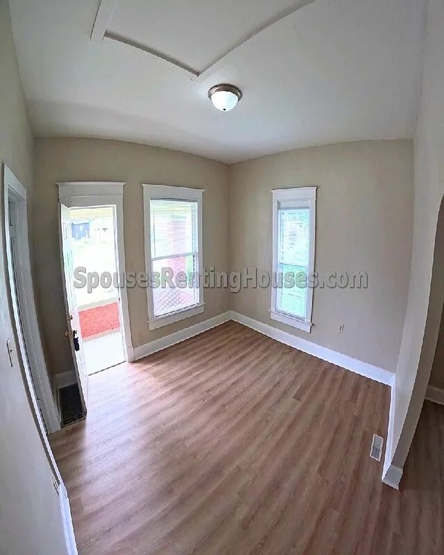 2 bed, 1.0 bath, $850 — Photo 2