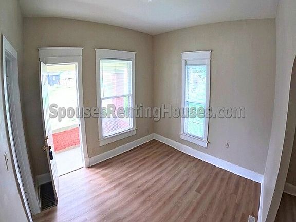 2nd image of 2336 Sycamore St