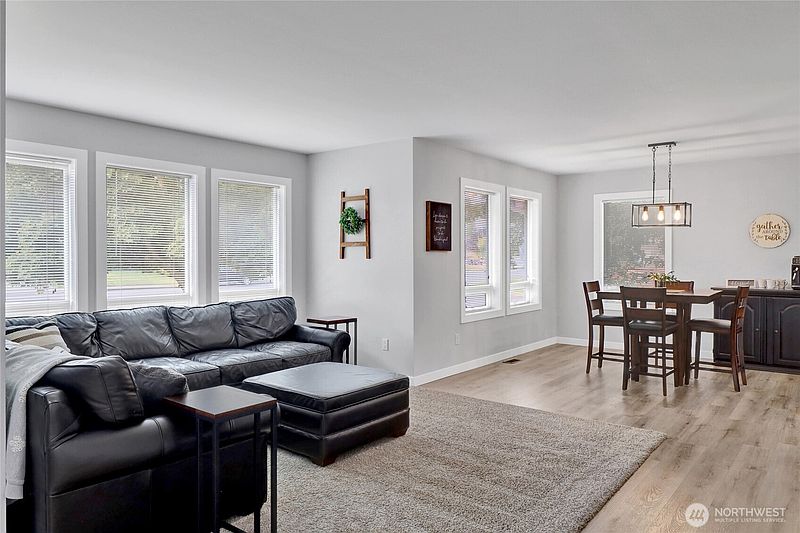 4th image of 1101 Cascade Way