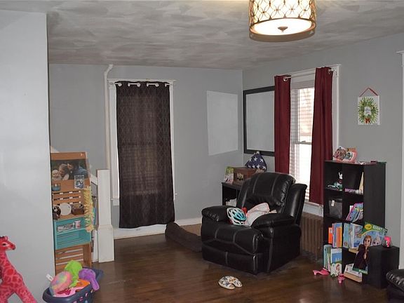 4th image of 14 Thompson St