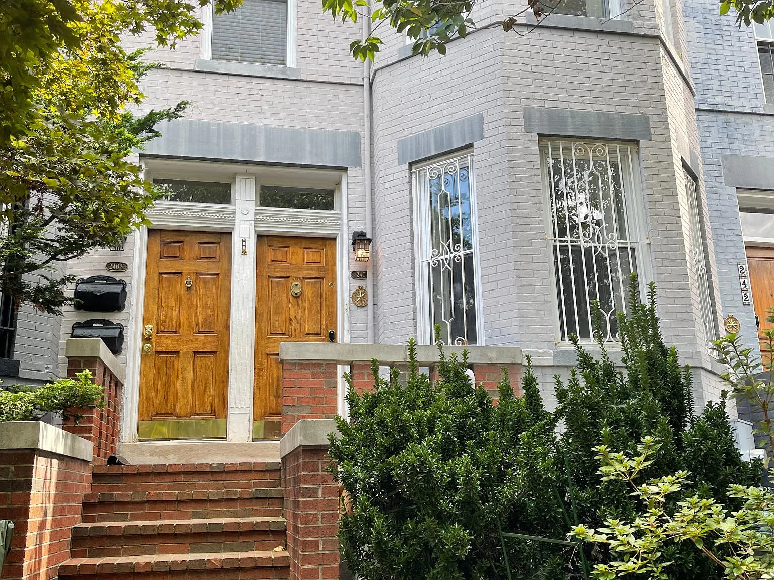 240 12th St SE — Photo 2