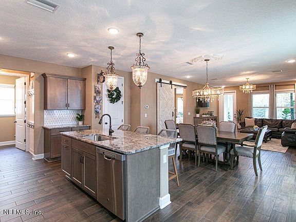 2nd image of 230 Vista Lake Cir