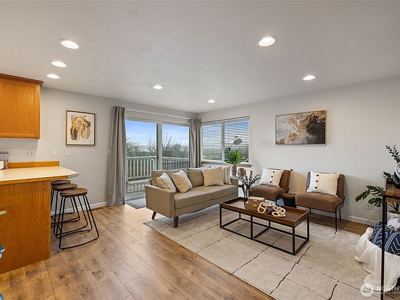 2nd image of 2411 E 13th Street