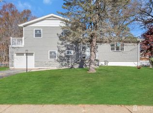 3 Chelsea Dr, Old Bridge, NJ 08857