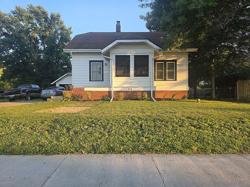 1st image of 115 W 1st St